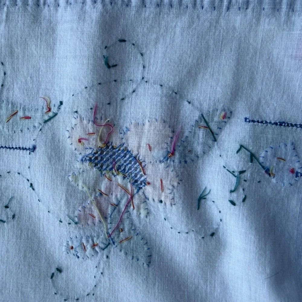 Vintage Hand Embroidered Floral Linen Table Runner Dresser Scarf Set White Tan